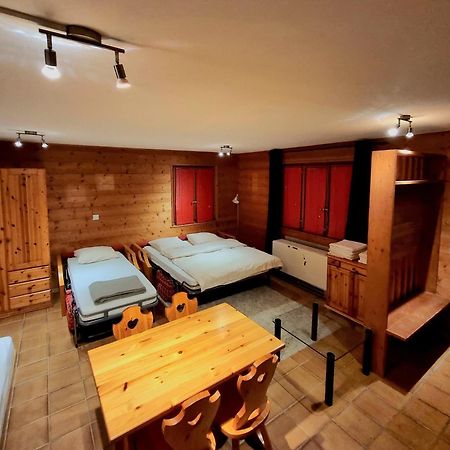 Hotel - Petit-Dejeuner Le Trift 지날 외부 사진