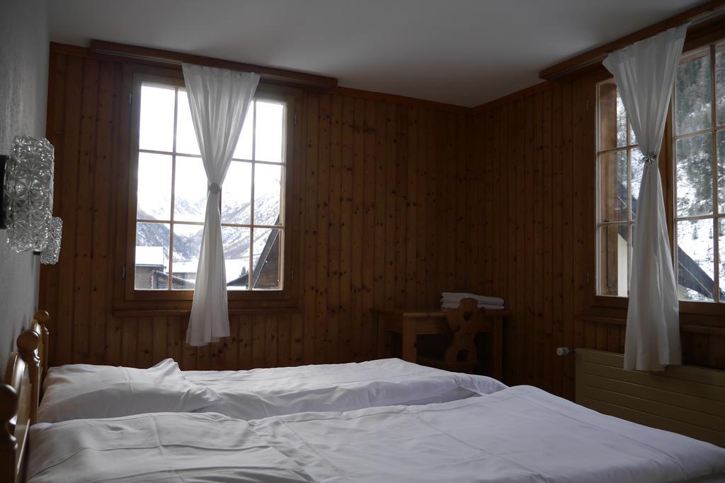 Hotel - Petit-Dejeuner Le Trift 지날 객실 사진