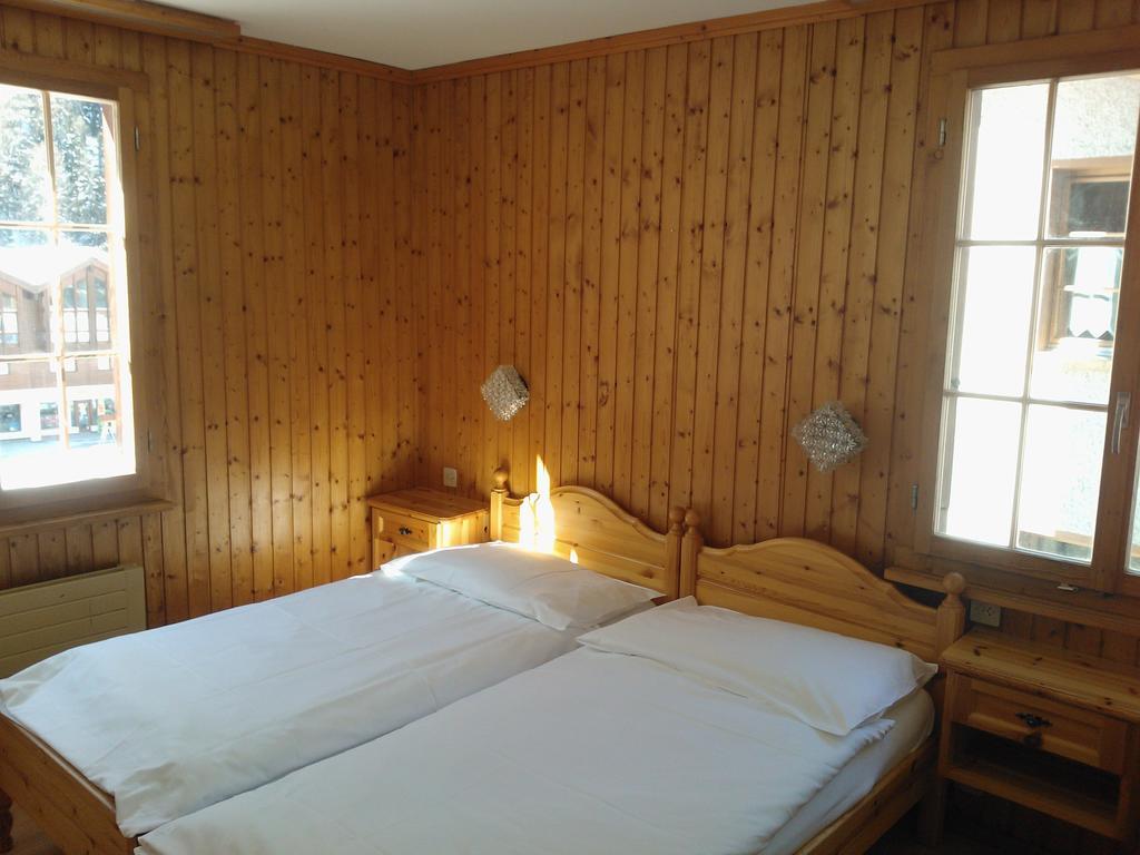 Hotel - Petit-Dejeuner Le Trift 지날 객실 사진