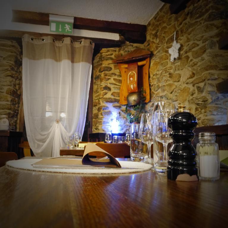 Hotel - Petit-Dejeuner Le Trift 지날 외부 사진