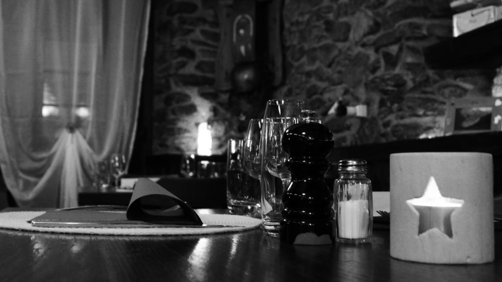 Hotel - Petit-Dejeuner Le Trift 지날 외부 사진