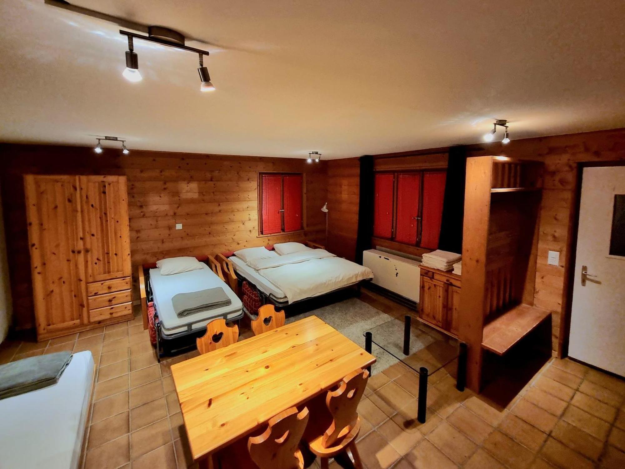 Hotel - Petit-Dejeuner Le Trift 지날 외부 사진