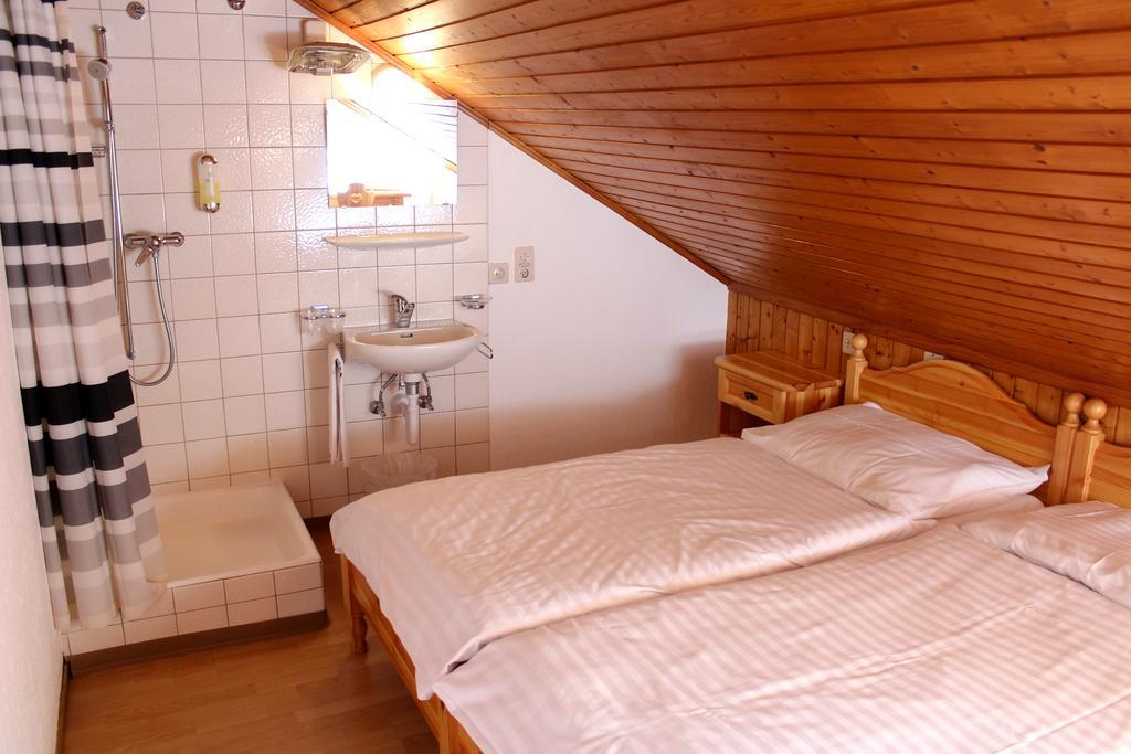 Hotel - Petit-Dejeuner Le Trift 지날 외부 사진