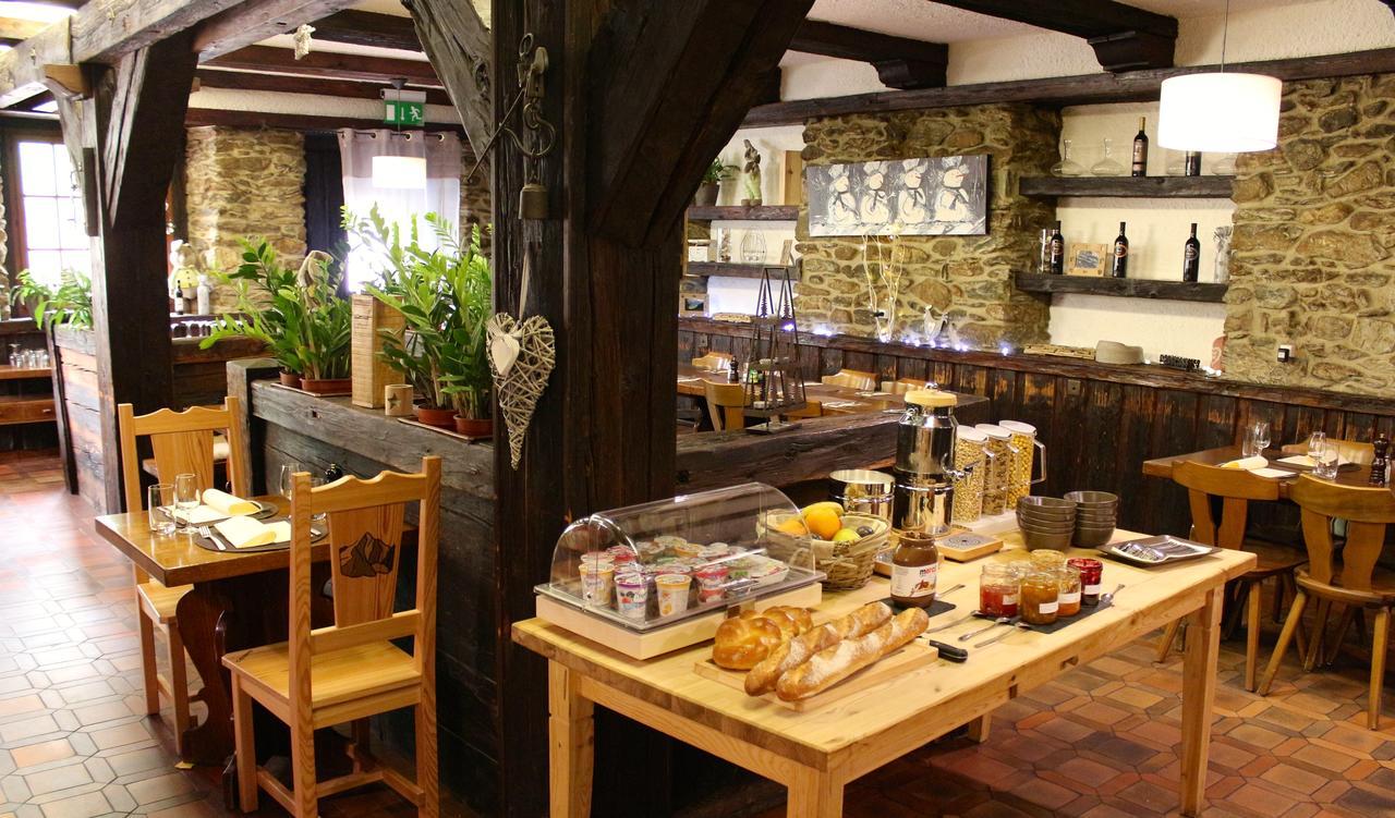 Hotel - Petit-Dejeuner Le Trift 지날 외부 사진